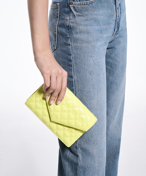 CHARLES & KEITH（チャールズ & キース）の「Duo ドゥオ キルトエンベロープクラッチ（クラッチバッグ・レディース・ホワイト/カーキ/イエロー系その他2・XS）」の19枚目の写真