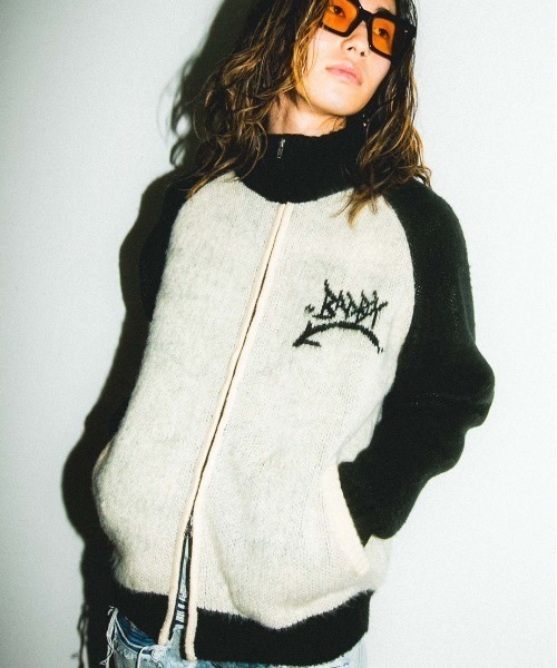 BAD BOY（バッドボーイ）の「ストリートファッション BADBOY バッドボーイ BADBOY MOHAIR TOUCH JACQUARD FULL ZIP KNIT オーバーサイズ ニット セーター 長袖トップス モヘアニット ジップアップ ジップジャケット（ニット/セーター・メンズ・ホワイト×グリーン/ホワイト×ブラック/ホワイト×ブルー・M/L）」の16枚目の写真