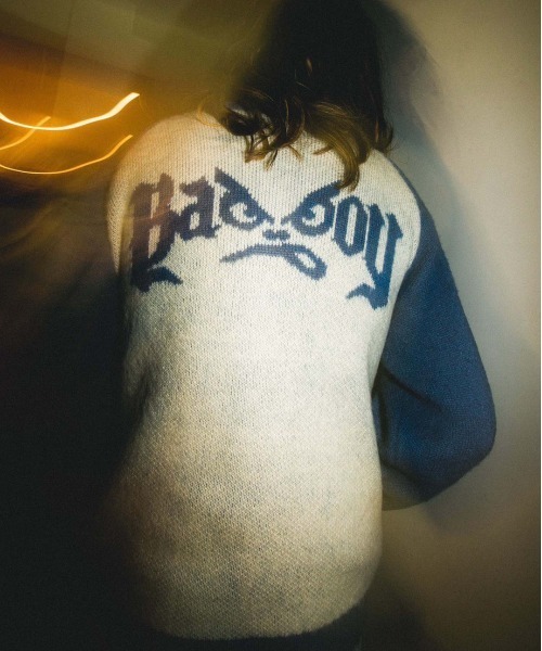 BAD BOY（バッドボーイ）の「ストリートファッション BADBOY バッドボーイ BADBOY MOHAIR TOUCH JACQUARD FULL ZIP KNIT オーバーサイズ ニット セーター 長袖トップス モヘアニット ジップアップ ジップジャケット（ニット/セーター・メンズ・ホワイト×グリーン/ホワイト×ブラック/ホワイト×ブルー・M/L）」の11枚目の写真