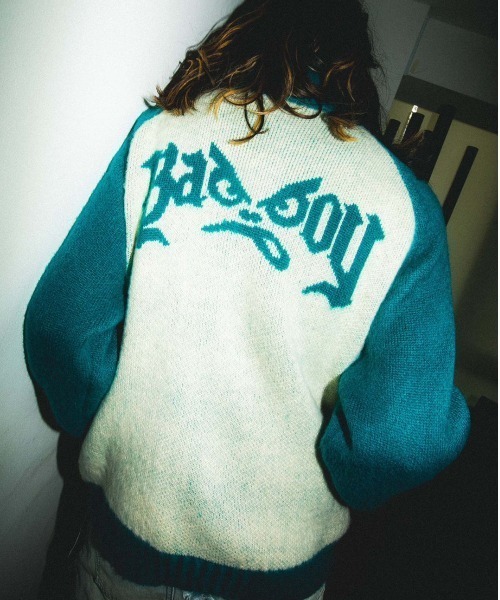 BAD BOY（バッドボーイ）の「ストリートファッション BADBOY バッドボーイ BADBOY MOHAIR TOUCH JACQUARD FULL ZIP KNIT オーバーサイズ ニット セーター 長袖トップス モヘアニット ジップアップ ジップジャケット（ニット/セーター・メンズ・ホワイト×グリーン/ホワイト×ブラック/ホワイト×ブルー・M/L）」の5枚目の写真