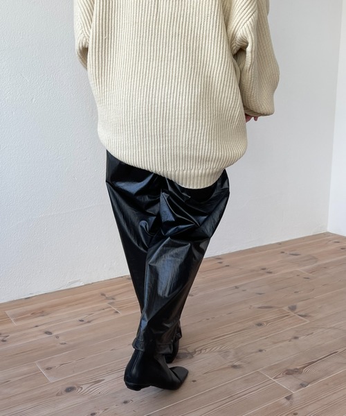 wee9s(ウィークス)の「double tuck metallic pants / ダブルタックメタリックテーパードパンツ(その他パンツ・レディース・ゴールド/シルバー/ブラック/GOLD ・FREE)」の6枚目の写真