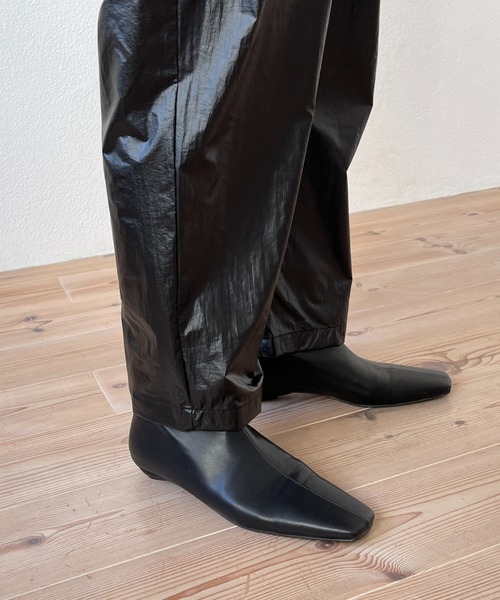 wee9s(ウィークス)の「double tuck metallic pants / ダブルタックメタリックテーパードパンツ(その他パンツ・レディース・ゴールド/シルバー/ブラック/GOLD ・FREE)」の9枚目の写真