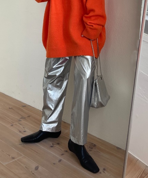 wee9s(ウィークス)の「double tuck metallic pants / ダブルタックメタリックテーパードパンツ(その他パンツ・レディース・ゴールド/シルバー/ブラック/GOLD ・FREE)」の12枚目の写真