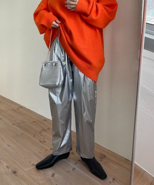 wee9s(ウィークス)の「double tuck metallic pants / ダブルタックメタリックテーパードパンツ(その他パンツ・レディース・ゴールド/シルバー/ブラック/GOLD ・FREE)」の13枚目の写真