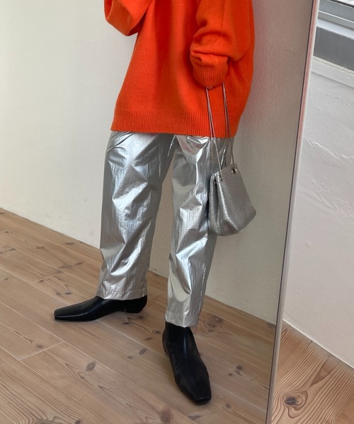 wee9s(ウィークス)の「double tuck metallic pants / ダブルタックメタリックテーパードパンツ(その他パンツ・レディース・ゴールド/シルバー/ブラック/GOLD ・FREE)」の15枚目の写真