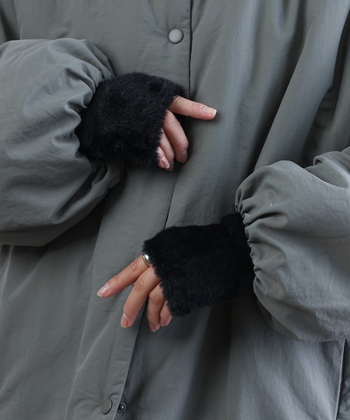 COLONY 2139（コロニートゥーワンスリーナイン）の「モヘア風ハンドウォーマー（アームカバー・レディース・ライトグレー/ブラック/グレイッシュベージュ・FREE）」の12枚目の写真