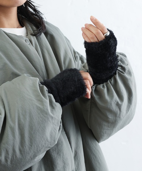 COLONY 2139（コロニートゥーワンスリーナイン）の「モヘア風ハンドウォーマー（アームカバー・レディース・ライトグレー/ブラック/グレイッシュベージュ・FREE）」の13枚目の写真