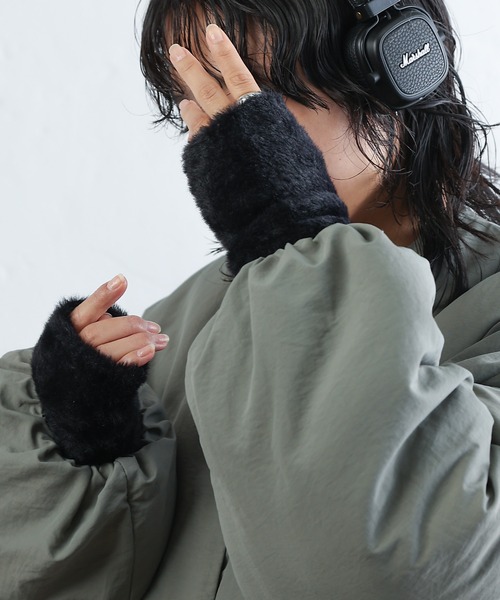 COLONY 2139（コロニートゥーワンスリーナイン）の「モヘア風ハンドウォーマー（アームカバー・レディース・ライトグレー/ブラック/グレイッシュベージュ・FREE）」の14枚目の写真