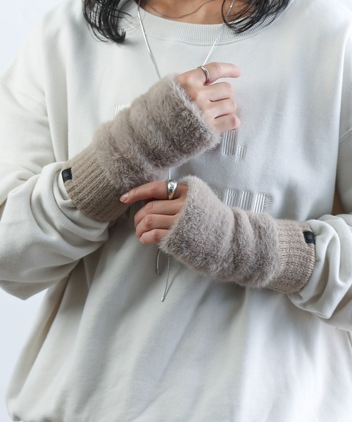 COLONY 2139（コロニートゥーワンスリーナイン）の「モヘア風ハンドウォーマー（アームカバー・レディース・ライトグレー/ブラック/グレイッシュベージュ・FREE）」の17枚目の写真