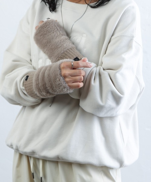 COLONY 2139（コロニートゥーワンスリーナイン）の「モヘア風ハンドウォーマー（アームカバー・レディース・ライトグレー/ブラック/グレイッシュベージュ・FREE）」の18枚目の写真