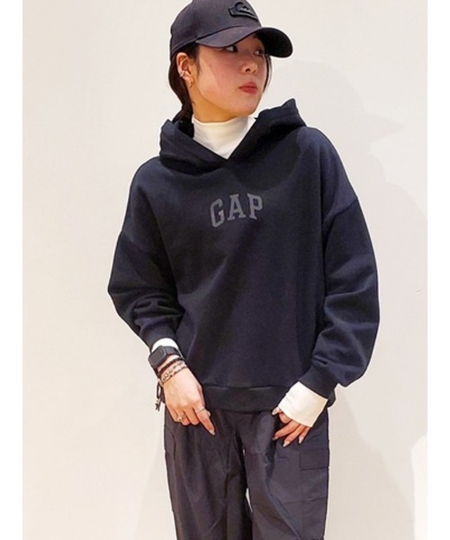 GAP（ギャップ）の「ヴィンテージ ソフトGAPロゴ パーカー（パーカー・レディース・ネイビー/レッド/グリーン/ブラック・M/S/XS/XL/XXS/L）」の2枚目の写真