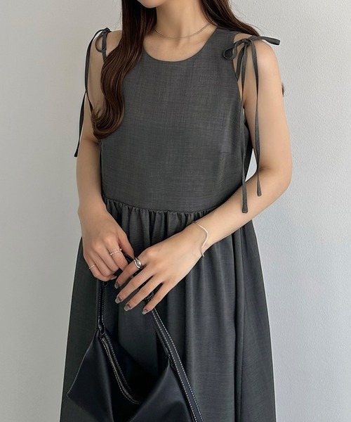 callautia(カラウティア)の「ショルダーリボンノースリーブフレアワンピース(ワンピース・レディース・ブラック/アイボリー/チャコール・SMALL/MEDIUM/LARGE)」の3枚目の写真