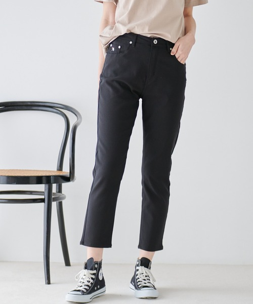 Arnold Palmer（アーノルドパーマー）の「テーパード ストレッチ チノパンツ（チノパンツ・レディース・ネイビー/オフホワイト/ベージュ/ブラック・M/S/L）」の3枚目の写真