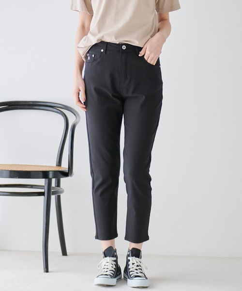 Arnold Palmer（アーノルドパーマー）の「テーパード ストレッチ チノパンツ（チノパンツ・レディース・ネイビー/オフホワイト/ベージュ/ブラック・M/S/L）」の7枚目の写真