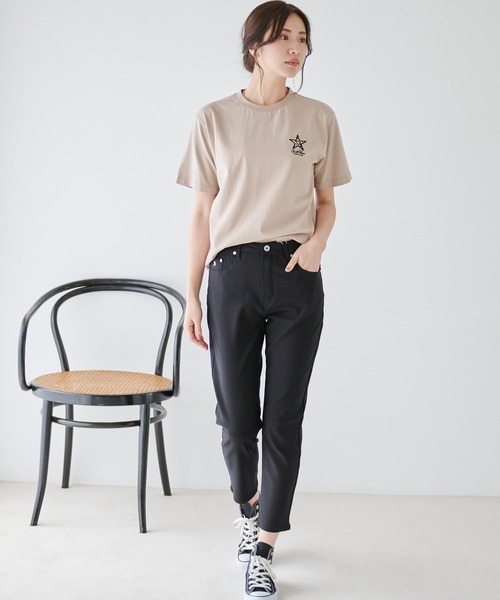 Arnold Palmer（アーノルドパーマー）の「テーパード ストレッチ チノパンツ（チノパンツ・レディース・ネイビー/オフホワイト/ベージュ/ブラック・M/S/L）」の8枚目の写真