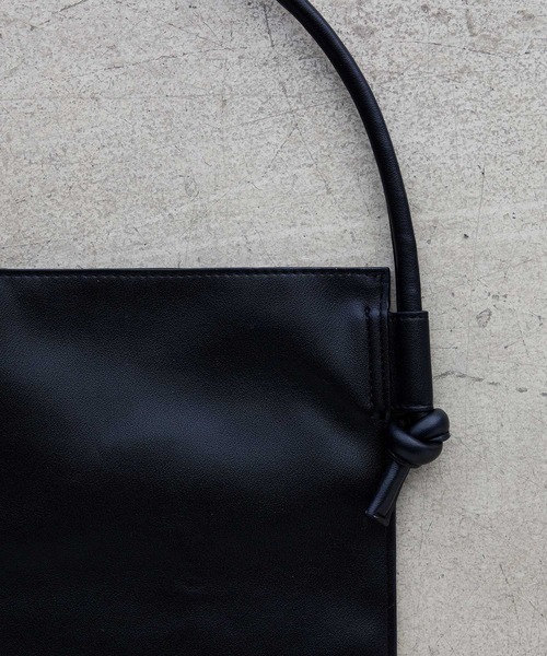 EFOLE（エフォル）の「ノットハンドル フラット トート バッグ（トートバッグ・レディース・ブラック/ベージュ・FREE）」の6枚目の写真