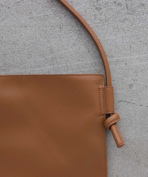 EFOLE（エフォル）の「ノットハンドル フラット トート バッグ（トートバッグ・レディース・ブラック/ベージュ・FREE）」の5枚目の写真