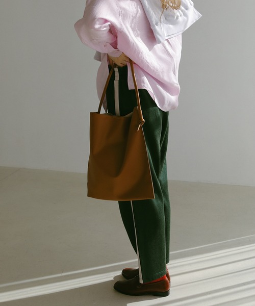 EFOLE（エフォル）の「ノットハンドル フラット トート バッグ（トートバッグ・レディース・ブラック/ベージュ・FREE）」の13枚目の写真