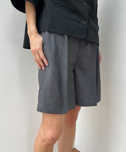 y/m(イム)の「エステルツイルハーフパンツ(その他パンツ・レディース・チャコールグレー/ベージュ・FREE)」の3枚目の写真