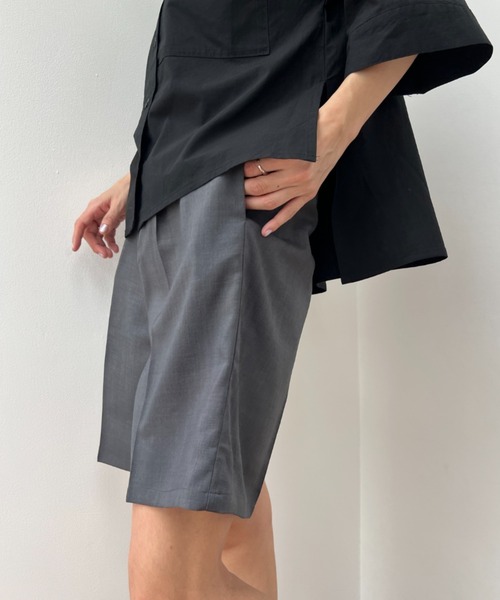 y/m(イム)の「エステルツイルハーフパンツ(その他パンツ・レディース・チャコールグレー/ベージュ・FREE)」の4枚目の写真