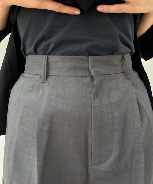 y/m(イム)の「エステルツイルハーフパンツ(その他パンツ・レディース・チャコールグレー/ベージュ・FREE)」の7枚目の写真