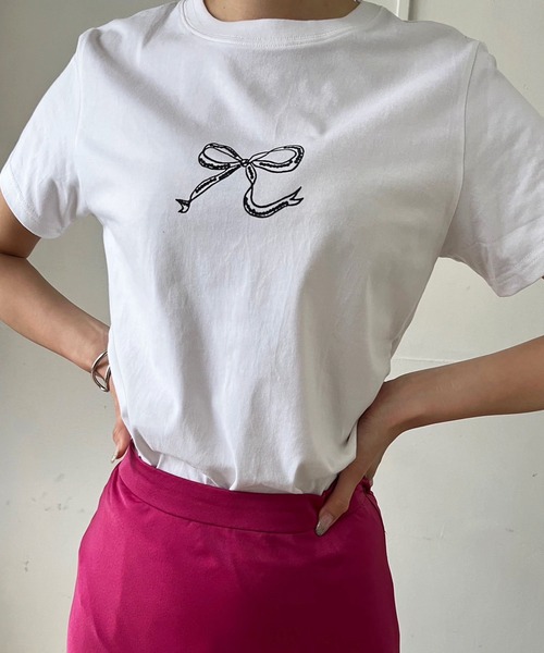Jewelobe(ジュエローブ)の「リボンプリントルーズTシャツ(Tシャツ/カットソー・レディース・ブラック/ホワイト・FREE)」の3枚目の写真