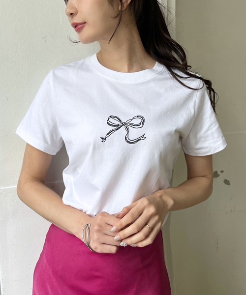 Jewelobe(ジュエローブ)の「リボンプリントルーズTシャツ(Tシャツ/カットソー・レディース・ブラック/ホワイト・FREE)」の4枚目の写真