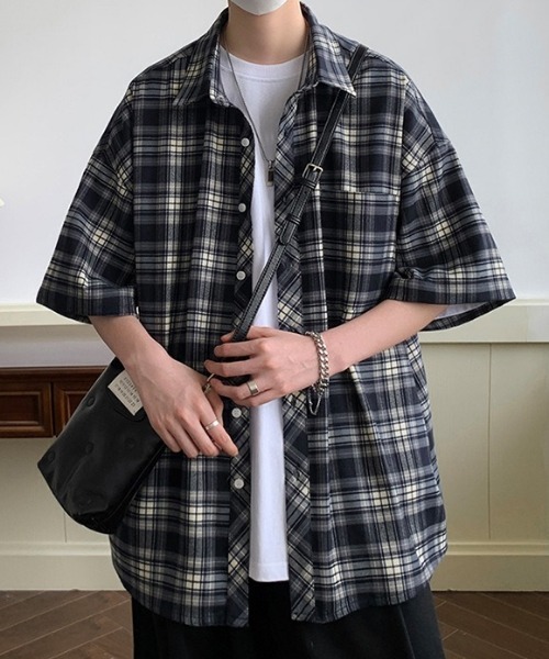 MGV(エムジーヴィー)の「シャドーチェック 半袖シャツ(シャツ/ブラウス・メンズ・ブラック/ネイビー・MEDIUM/LARGE/X-LARGE)」の1枚目の写真