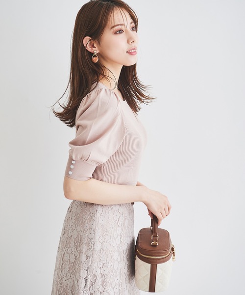 LAISSE PASSE（レッセパッセ）の「ボリュームスリーブ五分袖プルオーバー（ニット/セーター・レディース・ライトブルー/ブラック/イエロー/アイボリー/スモークピンク・MEDIUM）」の5枚目の写真