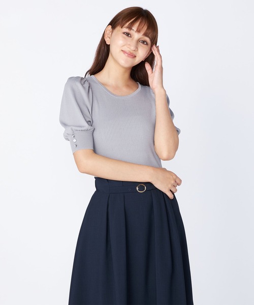 LAISSE PASSE（レッセパッセ）の「ボリュームスリーブ五分袖プルオーバー（ニット/セーター・レディース・ライトブルー/ブラック/イエロー/アイボリー/スモークピンク・MEDIUM）」の4枚目の写真