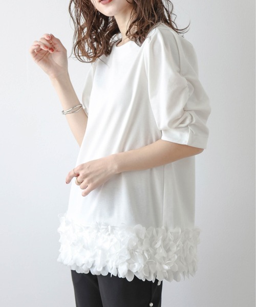SUGAR BISKET(シュガービスケット)の「フラワーモチーフヘムプルオーバー(Tシャツ/カットソー・レディース・ブラック/ホワイト・フリー)」の6枚目の写真