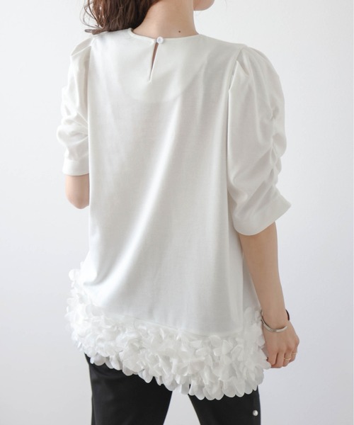 SUGAR BISKET(シュガービスケット)の「フラワーモチーフヘムプルオーバー(Tシャツ/カットソー・レディース・ブラック/ホワイト・フリー)」の8枚目の写真