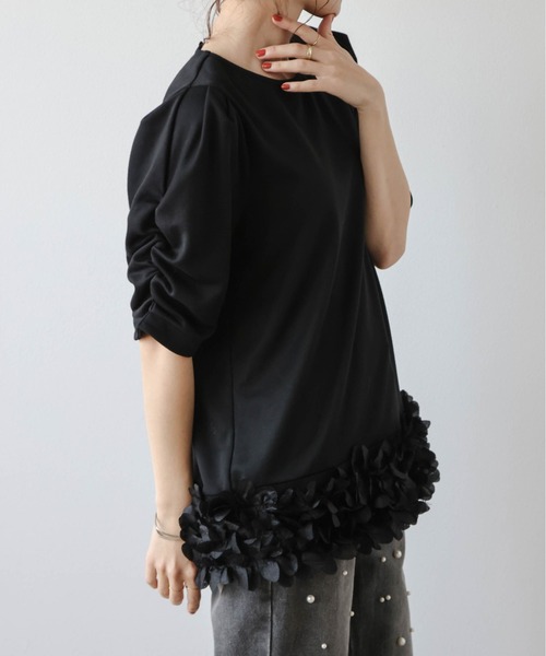 SUGAR BISKET(シュガービスケット)の「フラワーモチーフヘムプルオーバー(Tシャツ/カットソー・レディース・ブラック/ホワイト・フリー)」の14枚目の写真