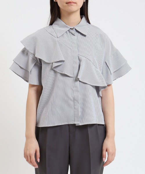 TRUDEA（トルディア）の「アシンメトリーラッフルフリルシャツ（シャツ/ブラウス・レディース・ホワイト×ブルー/ホワイト×ブラック/ホワイト・MEDIUM）」の6枚目の写真