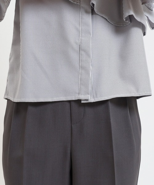 TRUDEA（トルディア）の「アシンメトリーラッフルフリルシャツ（シャツ/ブラウス・レディース・ホワイト×ブルー/ホワイト×ブラック/ホワイト・MEDIUM）」の13枚目の写真