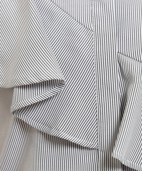 TRUDEA（トルディア）の「アシンメトリーラッフルフリルシャツ（シャツ/ブラウス・レディース・ホワイト×ブルー/ホワイト×ブラック/ホワイト・MEDIUM）」の15枚目の写真