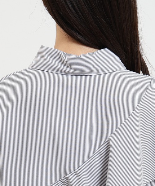 TRUDEA（トルディア）の「アシンメトリーラッフルフリルシャツ（シャツ/ブラウス・レディース・ホワイト×ブルー/ホワイト×ブラック/ホワイト・MEDIUM）」の10枚目の写真