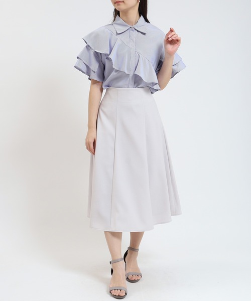 TRUDEA（トルディア）の「アシンメトリーラッフルフリルシャツ（シャツ/ブラウス・レディース・ホワイト×ブルー/ホワイト×ブラック/ホワイト・MEDIUM）」の19枚目の写真