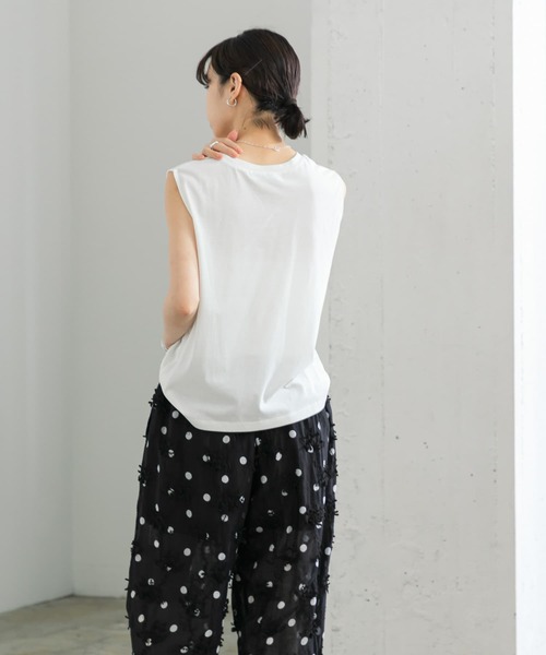 URBAN RESEARCH(アーバンリサーチ)の「『UR TECH ひやサラクール』ノースリーブカットソー(Tシャツ/カットソー・レディース・オフホワイト/ブルー系その他/チャコールグレー・FREE)」の7枚目の写真