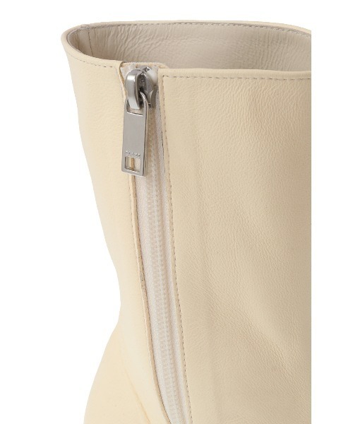 CLANE（クラネ）の「ROUND TOE SHORT BOOTS（ブーツ・レディース・アイボリー/ブラック・36/38/37）」の15枚目の写真