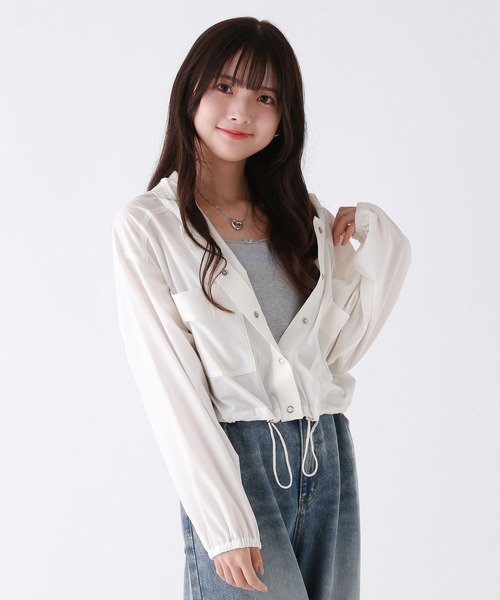 repipi armario（レピピ アルマリオ）の「ストレッチナイロンショートパーカー（パーカー・キッズ・ブラック/ホワイト/チャコールグレー/カーキ・LARGE/MEDIUM/SMALL）」の2枚目の写真