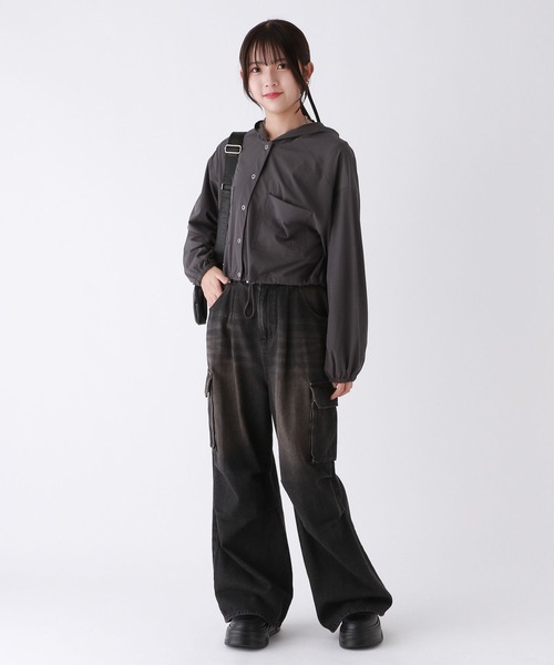 repipi armario（レピピ アルマリオ）の「ストレッチナイロンショートパーカー（パーカー・キッズ・ブラック/ホワイト/チャコールグレー/カーキ・LARGE/MEDIUM/SMALL）」の10枚目の写真