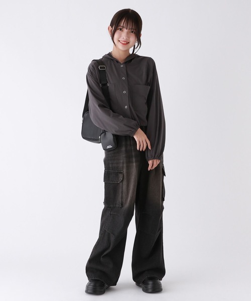 repipi armario（レピピ アルマリオ）の「ストレッチナイロンショートパーカー（パーカー・キッズ・ブラック/ホワイト/チャコールグレー/カーキ・LARGE/MEDIUM/SMALL）」の11枚目の写真