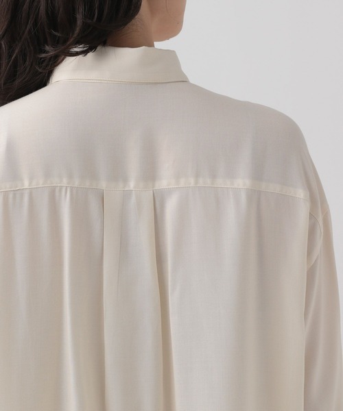 Elura（エルーラ）の「ソフトシアーレギュラーシャツ/133589（シャツ/ブラウス・レディース・ネイビー/オフホワイト/チャコールグレー・MEDIUM/LARGE）」の7枚目の写真