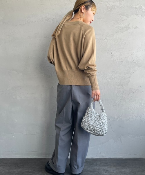 FRED PERRY（フレッドペリー）の「[FRED PERRY/フレッドペリー] ワンポイントロゴ刺繍 Vネックニットカーディガン（カーディガン/ボレロ・レディース・ベージュ/ブラック・10）」の19枚目の写真