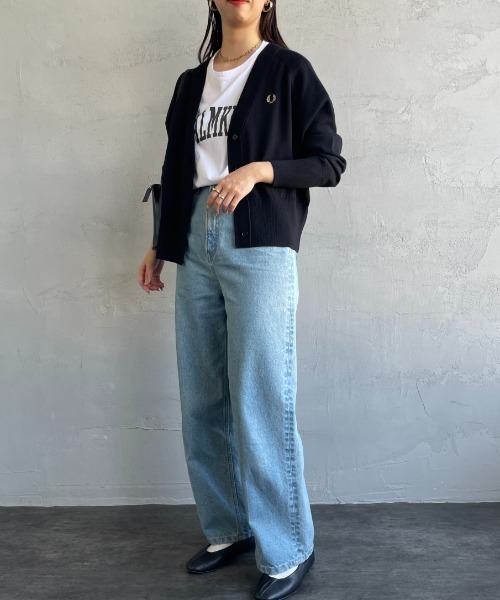 FRED PERRY（フレッドペリー）の「[FRED PERRY/フレッドペリー] ワンポイントロゴ刺繍 Vネックニットカーディガン（カーディガン/ボレロ・レディース・ベージュ/ブラック・10）」の9枚目の写真