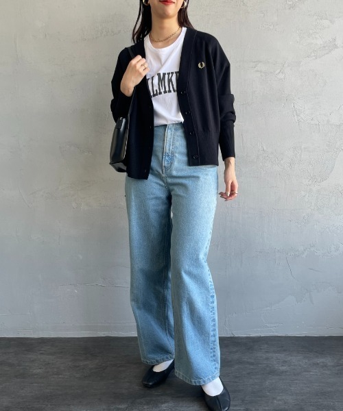 FRED PERRY（フレッドペリー）の「[FRED PERRY/フレッドペリー] ワンポイントロゴ刺繍 Vネックニットカーディガン（カーディガン/ボレロ・レディース・ベージュ/ブラック・10）」の8枚目の写真