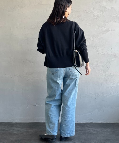 FRED PERRY（フレッドペリー）の「[FRED PERRY/フレッドペリー] ワンポイントロゴ刺繍 Vネックニットカーディガン（カーディガン/ボレロ・レディース・ベージュ/ブラック・10）」の11枚目の写真