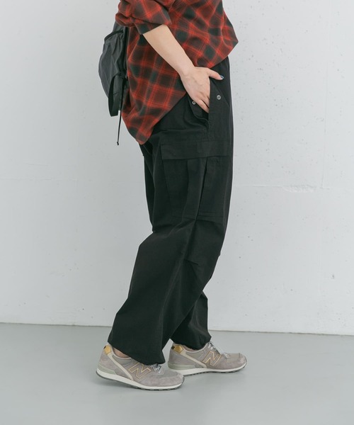 EKAL（エカル）の「パラシュートイージーパンツ（その他パンツ・レディース・オリーブ/ブラック・ONE）」の3枚目の写真