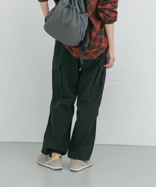 EKAL（エカル）の「パラシュートイージーパンツ（その他パンツ・レディース・オリーブ/ブラック・ONE）」の5枚目の写真